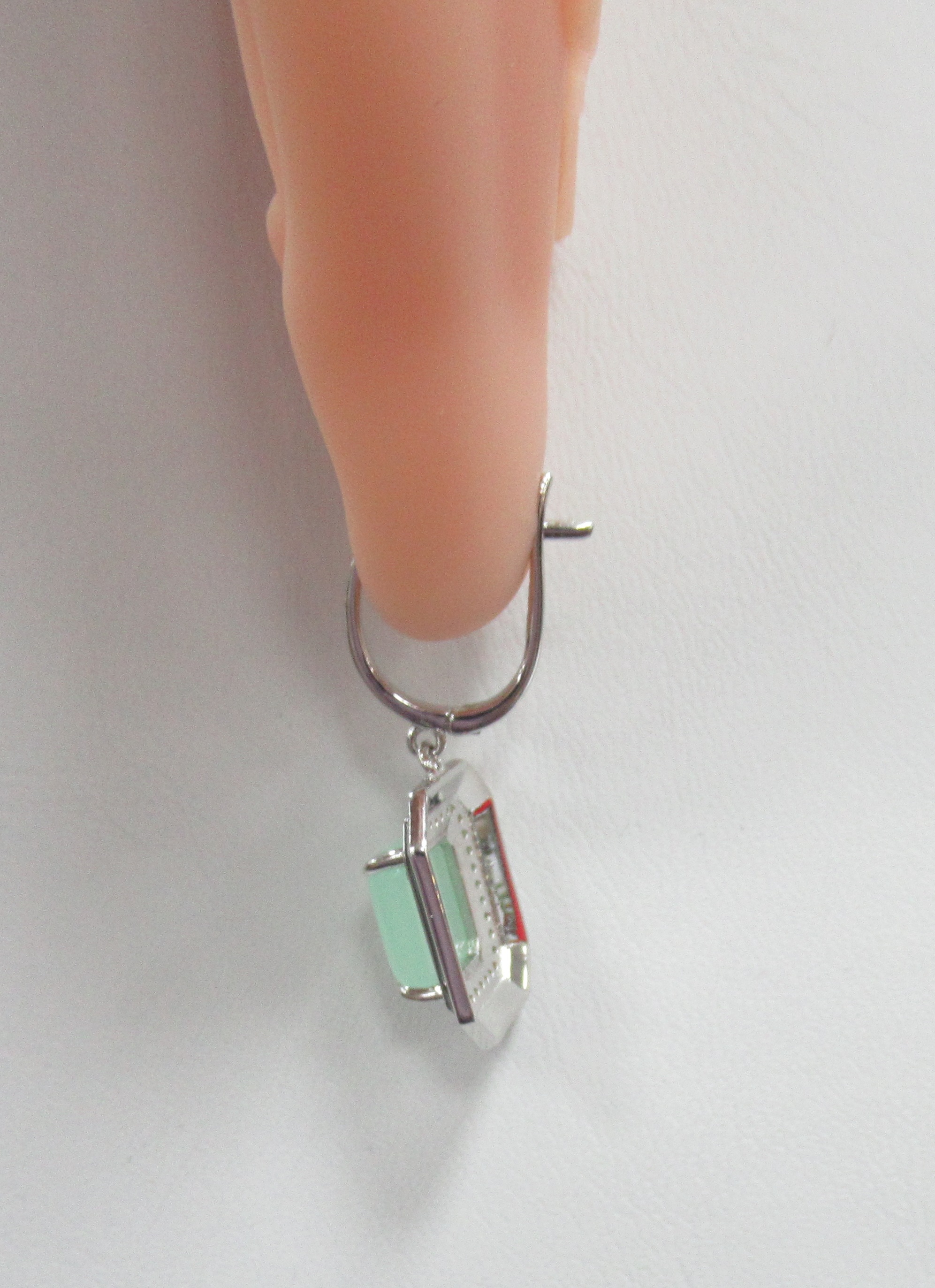 Серебряные серьги с зелеными халцедонами